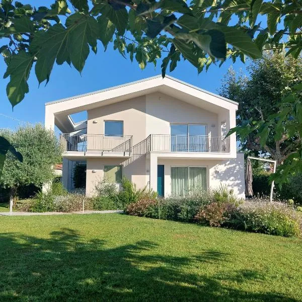 Slowersilia Bed and Breakfast，位于利多迪卡马约雷的酒店