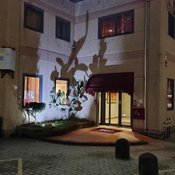 Hotel Ponsacco HP，位于蓬萨科的酒店