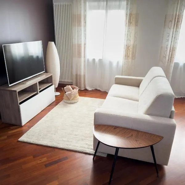 L'oasi del Conero - Casa con giardino，位于安科纳的酒店