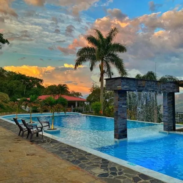 Finca Campestre Colibrí，位于Quebradanegra的酒店