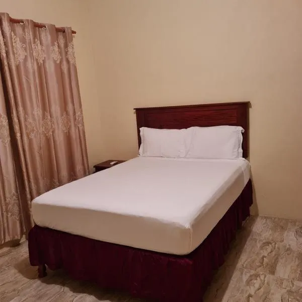 Paradise place grande hotel rooms，位于Cave Hill的酒店