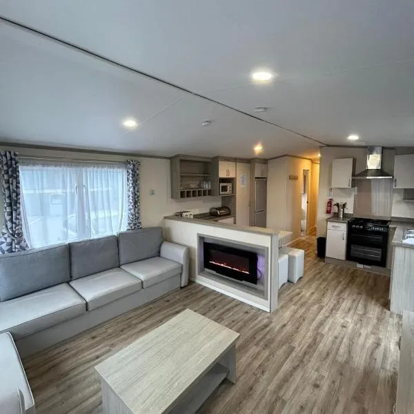 34 Brean Leisure Park Unity Beach 6 berth Passes optional No pets，位于布里恩的酒店