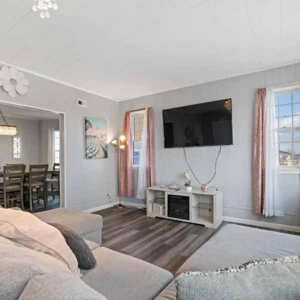 Escape to Raleigh Ave Glamour - Steps to the Beach，位于大西洋城的酒店