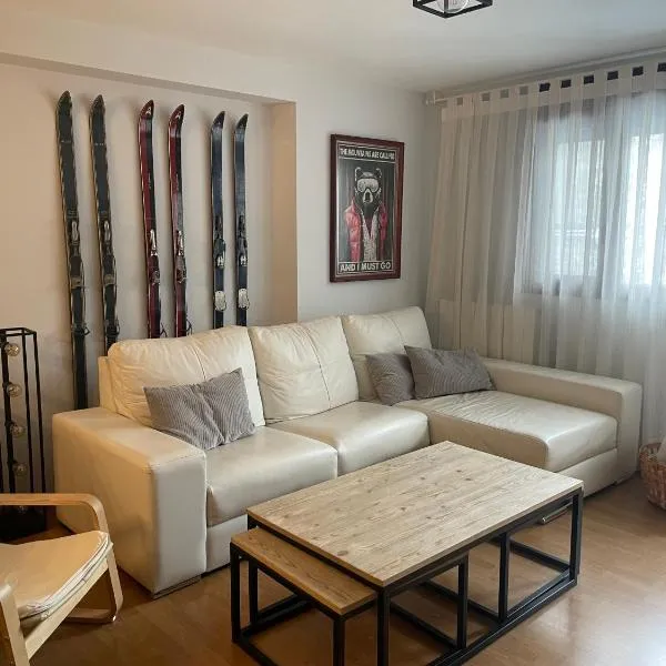 Apartamento Villanua centro，位于比利亚努阿的酒店