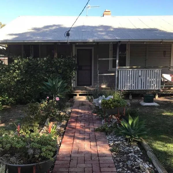 Country Style Cottage，位于Ouyen的酒店