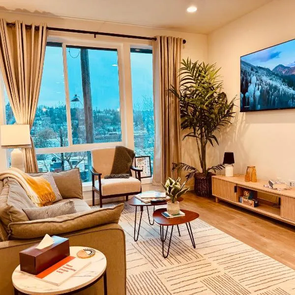 Luxe & Bright Gem - Prime Location, Roof Deck, View,位于西雅图的酒店