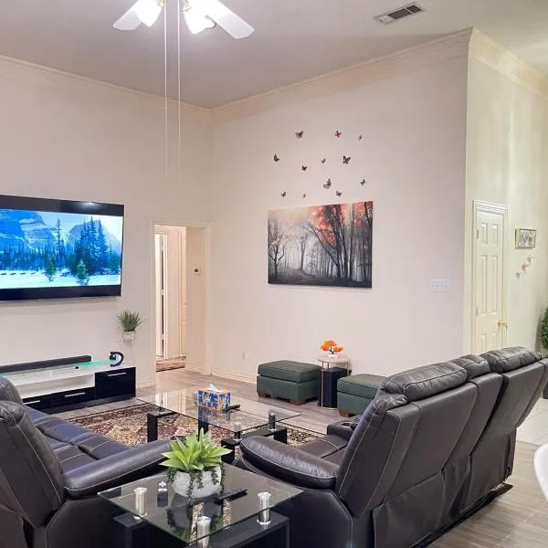 Charming 3-bedroom house near AT&T Stadium, Six Flag, DFW Airport，位于贝德福德的酒店