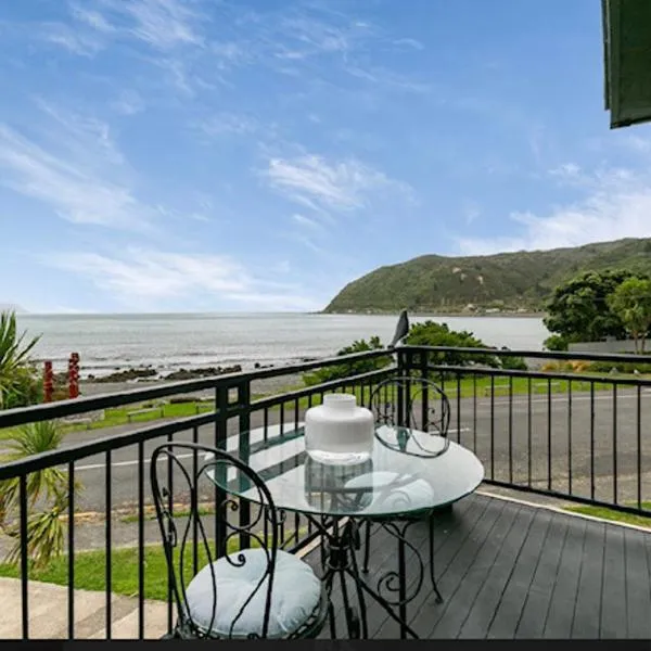 Spectacular Ocean View Retreat，位于Plimmerton的酒店