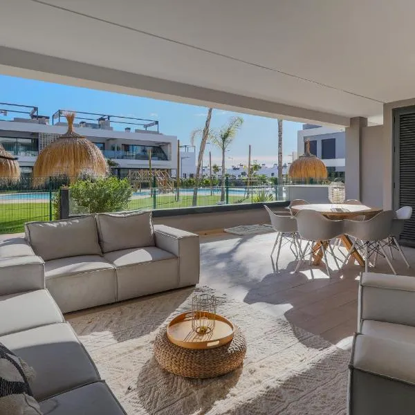 Pool view apartment on Santa Rosalia Resort，位于托雷帕切科的酒店