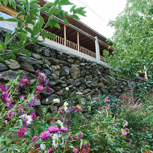 Ulugbeks guesthouse，位于Yukary-Ukhum的酒店