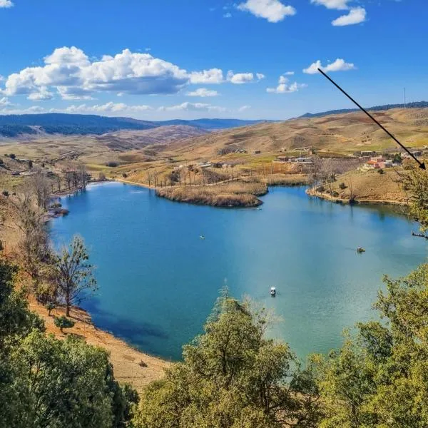 Under Stars Cozy Moroccan Lodge by Lake Ouiouane，位于Kasba des Aït Athmane的酒店