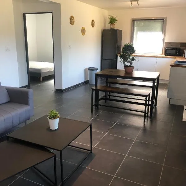 Belle Appartement avec jardin clos à 10 minutes de la plage，位于讷沙泰勒阿尔代洛的酒店