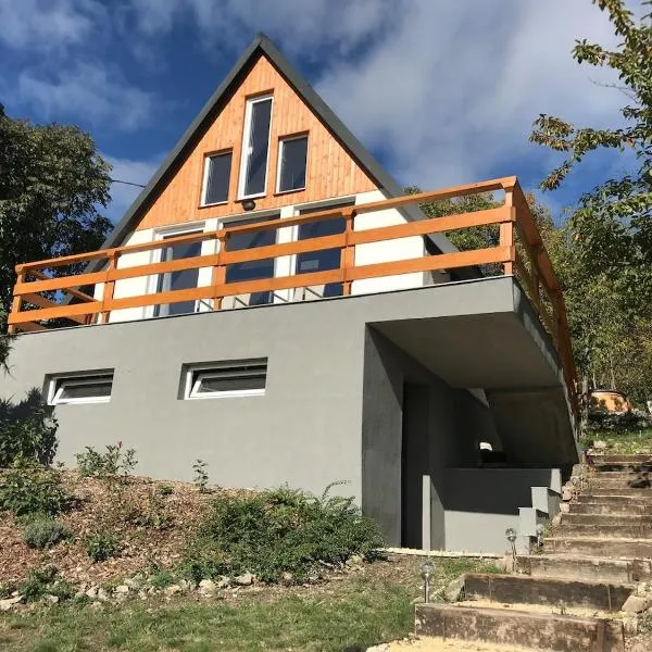 Panorama Wooden Cabin - Hot Tub，位于圣安德烈的酒店