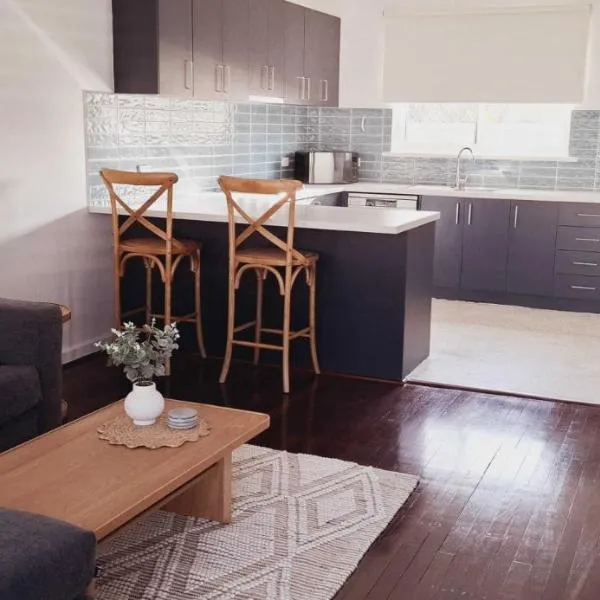 Beachy Apartment Near Penguin Island - Hosted by Canstay，位于罗金汉姆的酒店