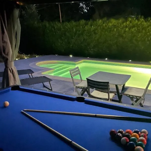 BY NEPTUNE - La Maison Courtenay Piscine Privée, Événement autorisé，位于考特尼的酒店