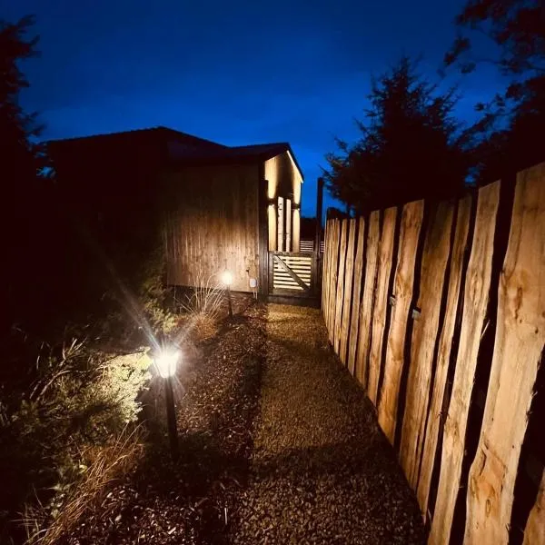 Sionnach Cabin - Private outdoor hot tub - Pet friendly，位于Kinlough的酒店