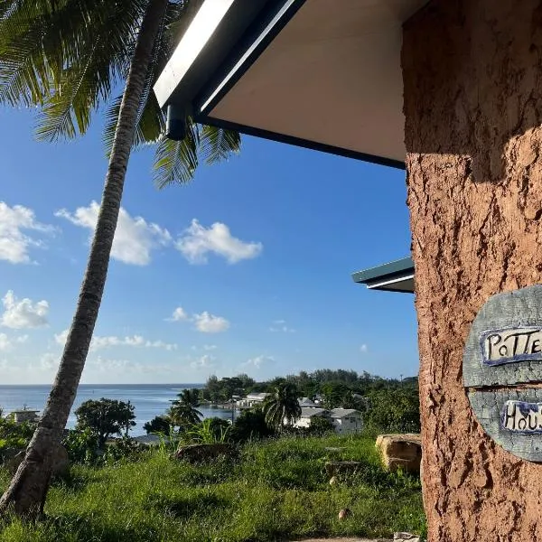 Potter House VILLA PITA vue sur lagon et village de Fare，位于Teapaa的酒店
