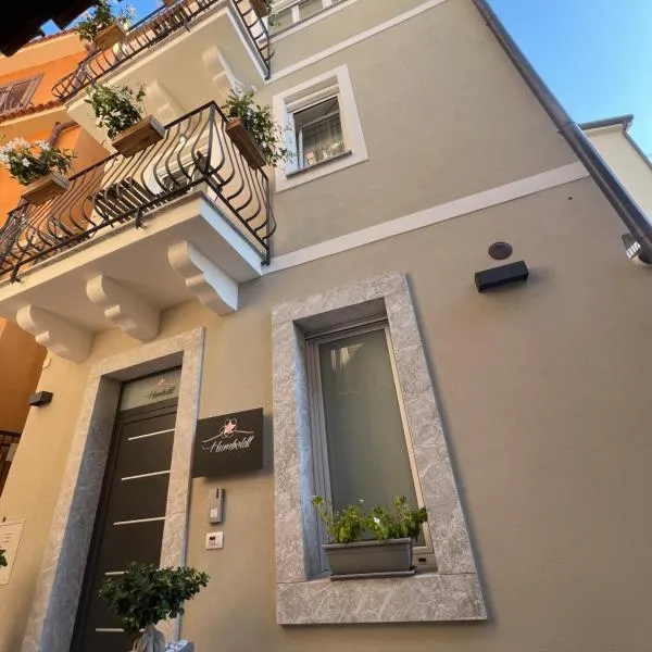 Humboldt Luxury Apartment & Rooms Taormina，位于陶尔米纳的酒店