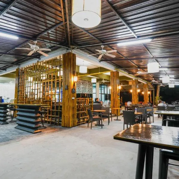 Green Gen Hotel, Mueang Phuket，位于普吉镇的酒店