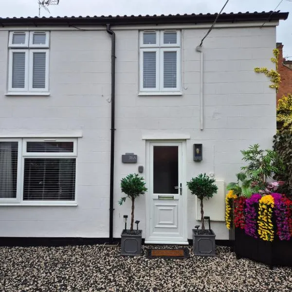 Rugby Coach House, Central location, 5 star rating，位于拉格比的酒店