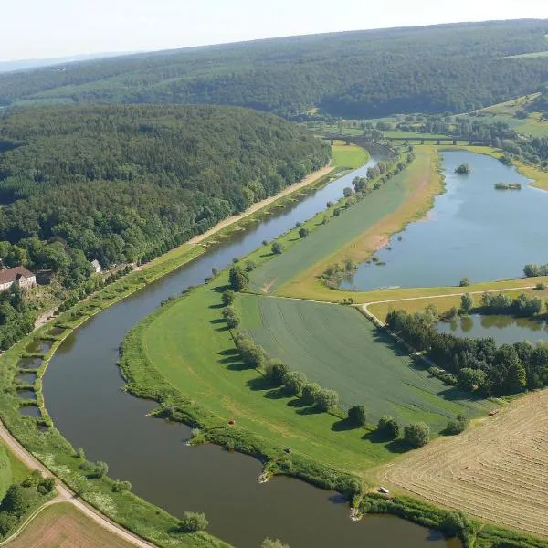 Ferienapartment MW 2b Höxter Weserbergland an der Weser inkl Küche, Wäsche, LAN, Parkplatz, Self CheckIn,位于赫克斯特的酒店
