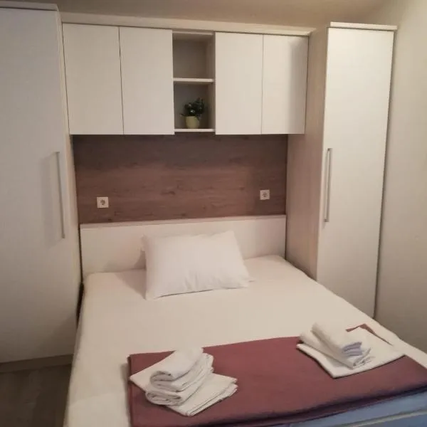 Apartmani Kristina，位于德尔韦尼克的酒店
