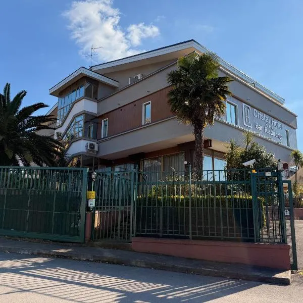 克里斯特尔酒店，位于马诺卡尔扎蒂的酒店