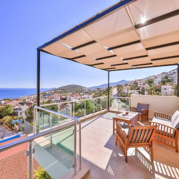 VILLA MYSTIC Private Pool-Garden & Sea Views in Central Location，位于卡尔坎的酒店