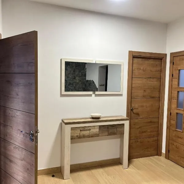 Apartamentos La Fuente，位于阿尔莫多瓦尔德尔里奥的酒店