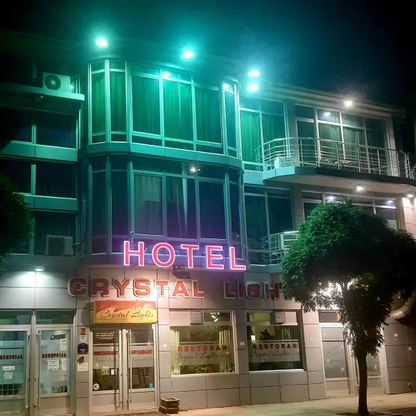 HOTEL Crystal Lights，位于皮罗特的酒店