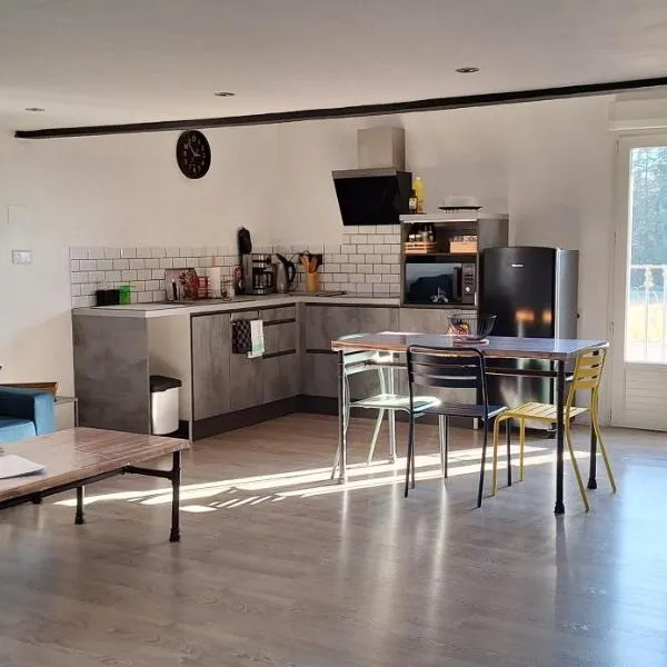 Loft en duplex au Mas de la Restanque，位于蒙特的酒店