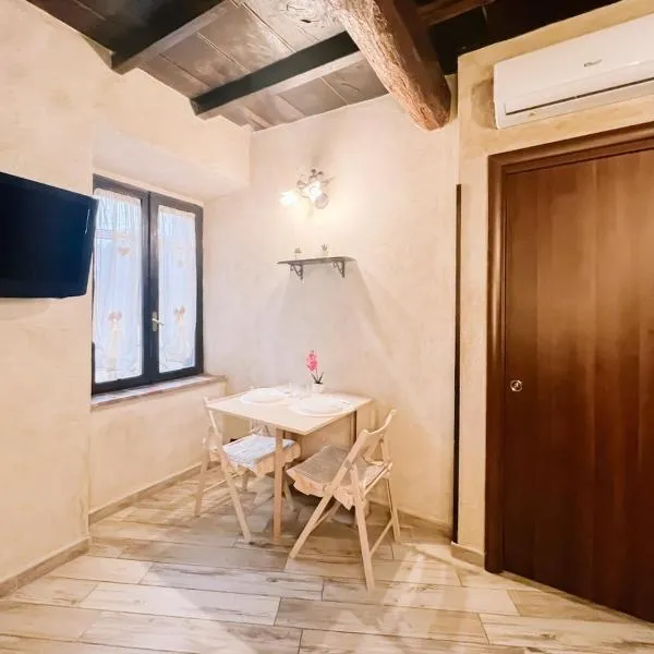 Il grottino，位于Labico的酒店