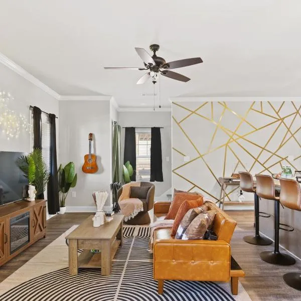 2 King Beds - Newly Built - Walk to UGA and Downtown!，位于阿森斯的酒店