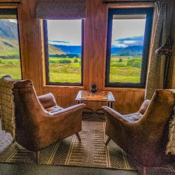 Nevis Landing Off Grid B&B，位于Garston的酒店