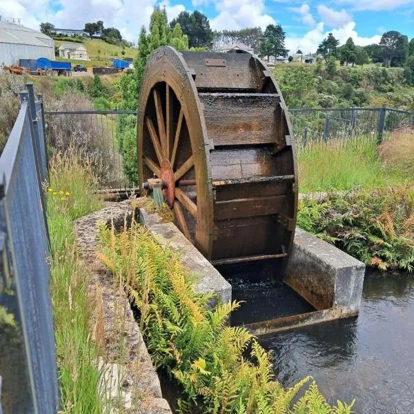 Waratah Waterfall Retreat Unit 3 Free Pay TV & WiFi，位于Waratah的酒店