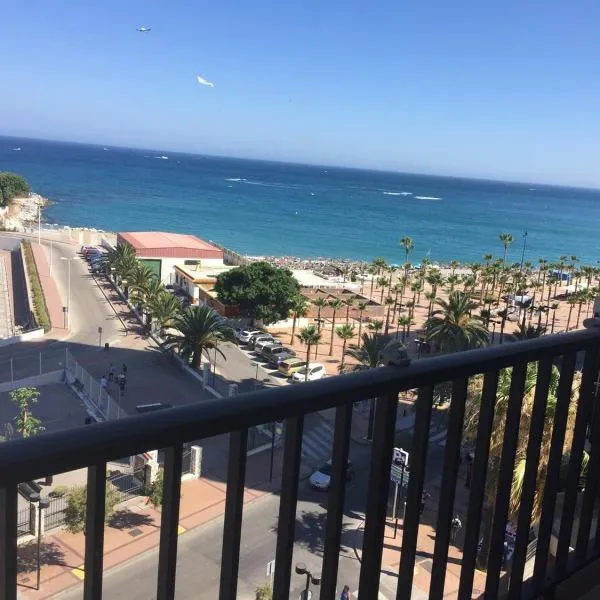 Dreamhomesbymaria beachfront with garage and wifi，位于福恩吉罗拉的酒店