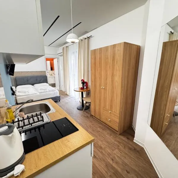 Modern Studio 8 Balcony Kitchenette Bathroom，位于利马索尔的酒店