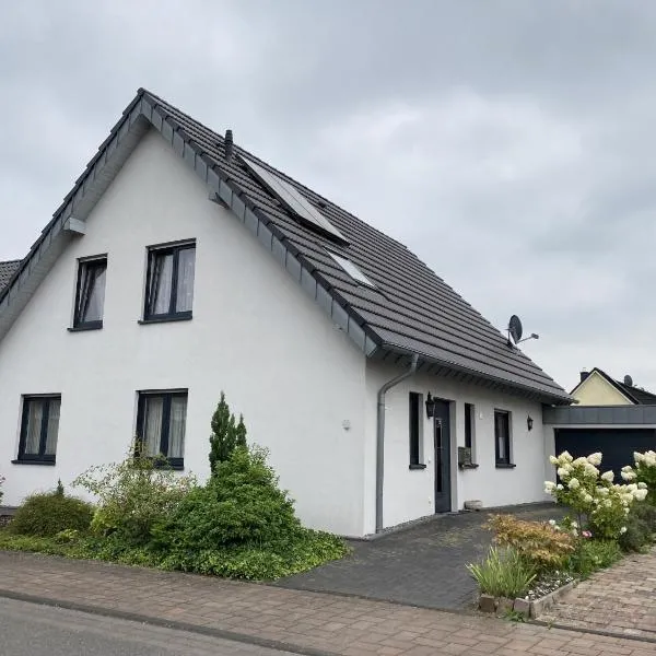 Ferienhaus Am Dombogen - BARRIEREFREI - Sommerferienangebot !!! -20 Prozent reduziert- 2 Schlafzimmer ab 3 Personen - mindestens 3 Nächte Aufenthalt，位于克桑滕的酒店