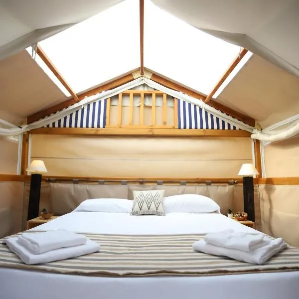 Glamping Italia 90 Mini Lodges，位于多马索的酒店