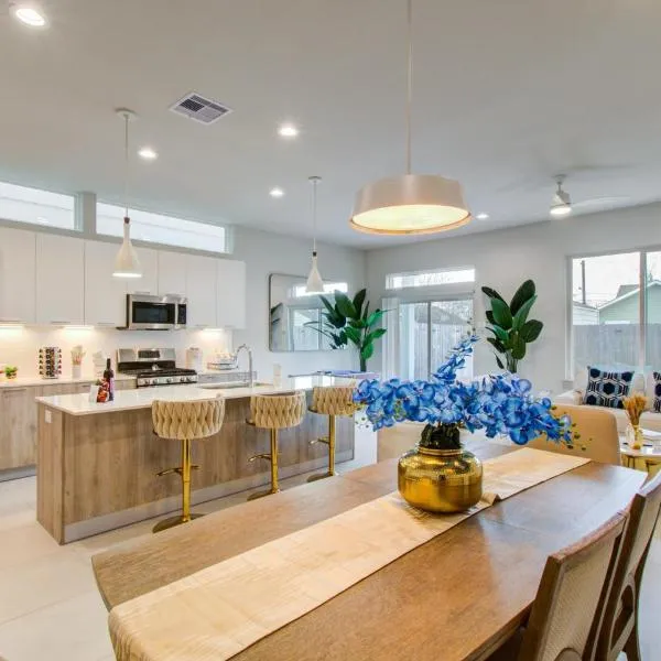 Comfort exceed in this 3 BR premium in Houston!，位于休斯顿的酒店