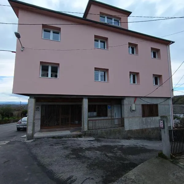 Pensión Palomos，位于San Xoán de Río的酒店