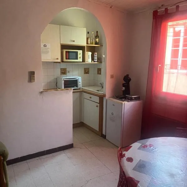 En Camargue, Gîte climatisé proche lac et Mer,位于沃韦尔的酒店