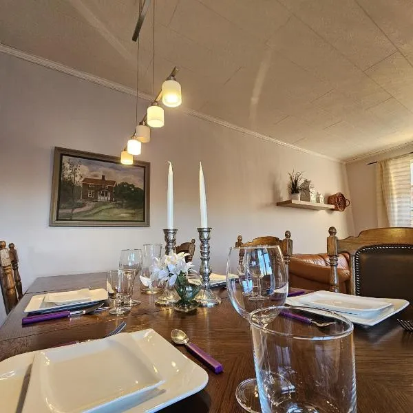 Ferienhaus Luise, Kalles Ferienwohnung，位于Rörvik的酒店