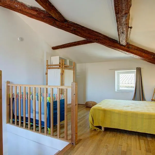 L'Oustalet - Single-family home with terrace Oustalet，位于Ferrals-lès-Corbières的酒店