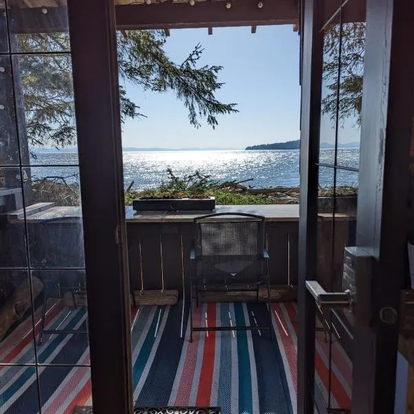 Cozy Beachfront Cabin at Woodside Farm，位于苏克的酒店