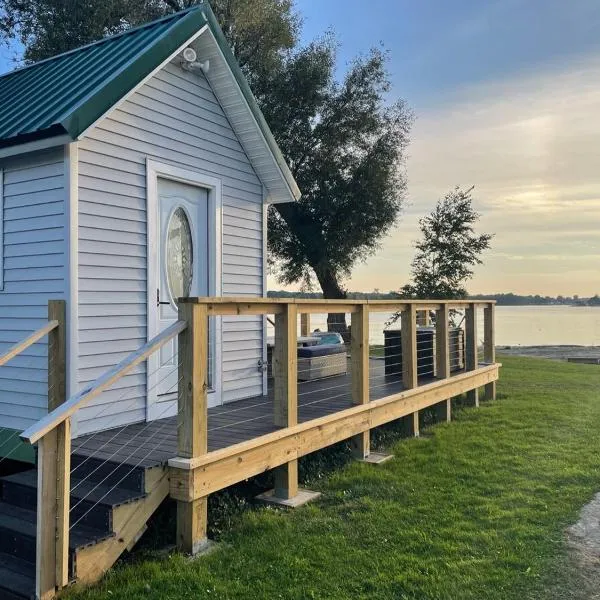 1000 Islands Waterfront Cottage，位于Fishers Landing的酒店