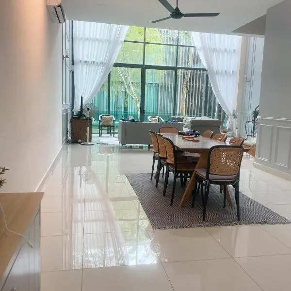 Luxury, Affordable and Spacious Private Villa with Swimming Pool & Jacuzzi for 20 plus ppl Cyberjaya，位于塞贝维的酒店