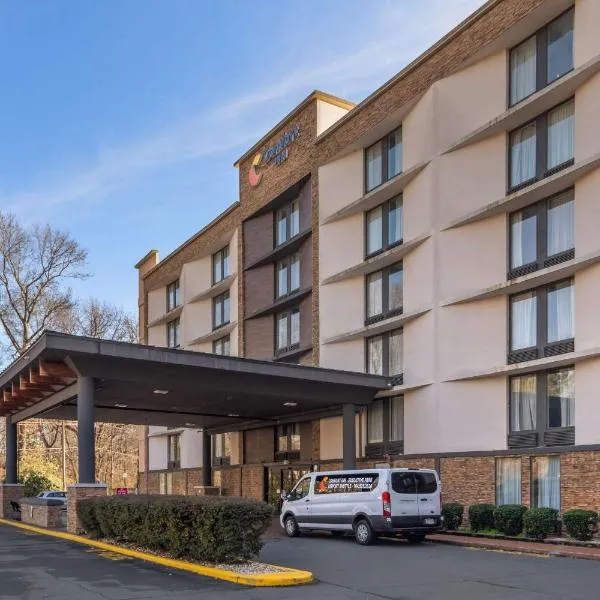 Comfort Inn Charlotte Airport Uptown，位于夏洛特的酒店