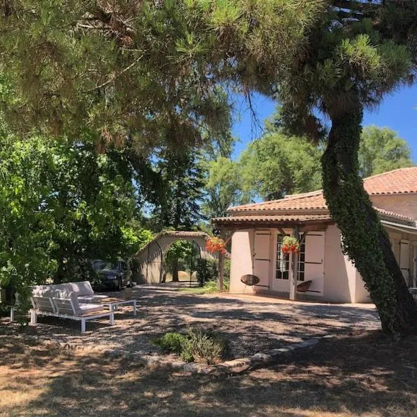 Charmant gîte de 4 à 6 personnes à 5km de Duras，位于Savignac-de-Duras的酒店