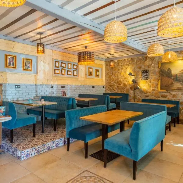 Logis Hôtel Beauséjour，位于Berre-les Alpes的酒店